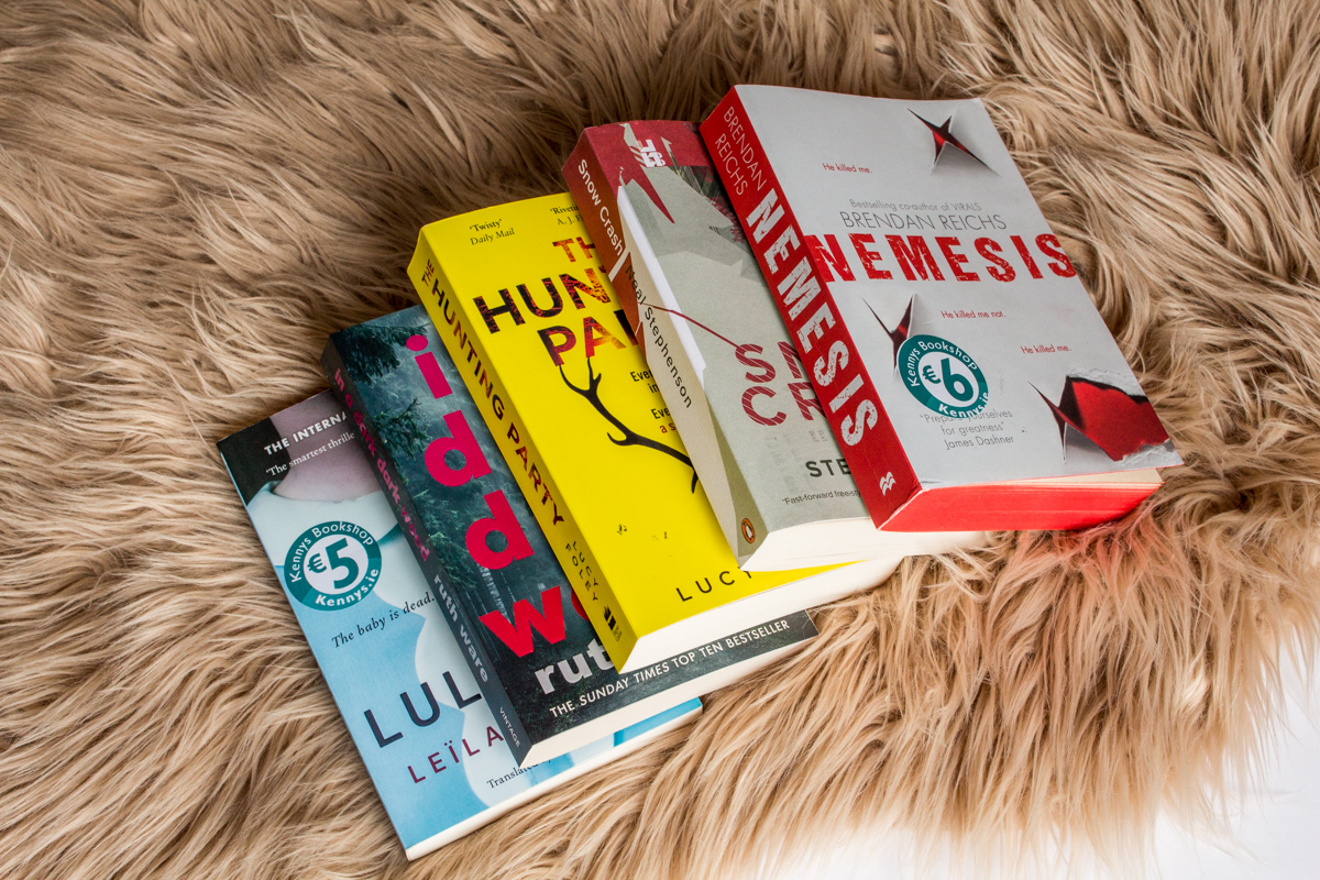 Flatlay of the stack of books tilting on top of each other.